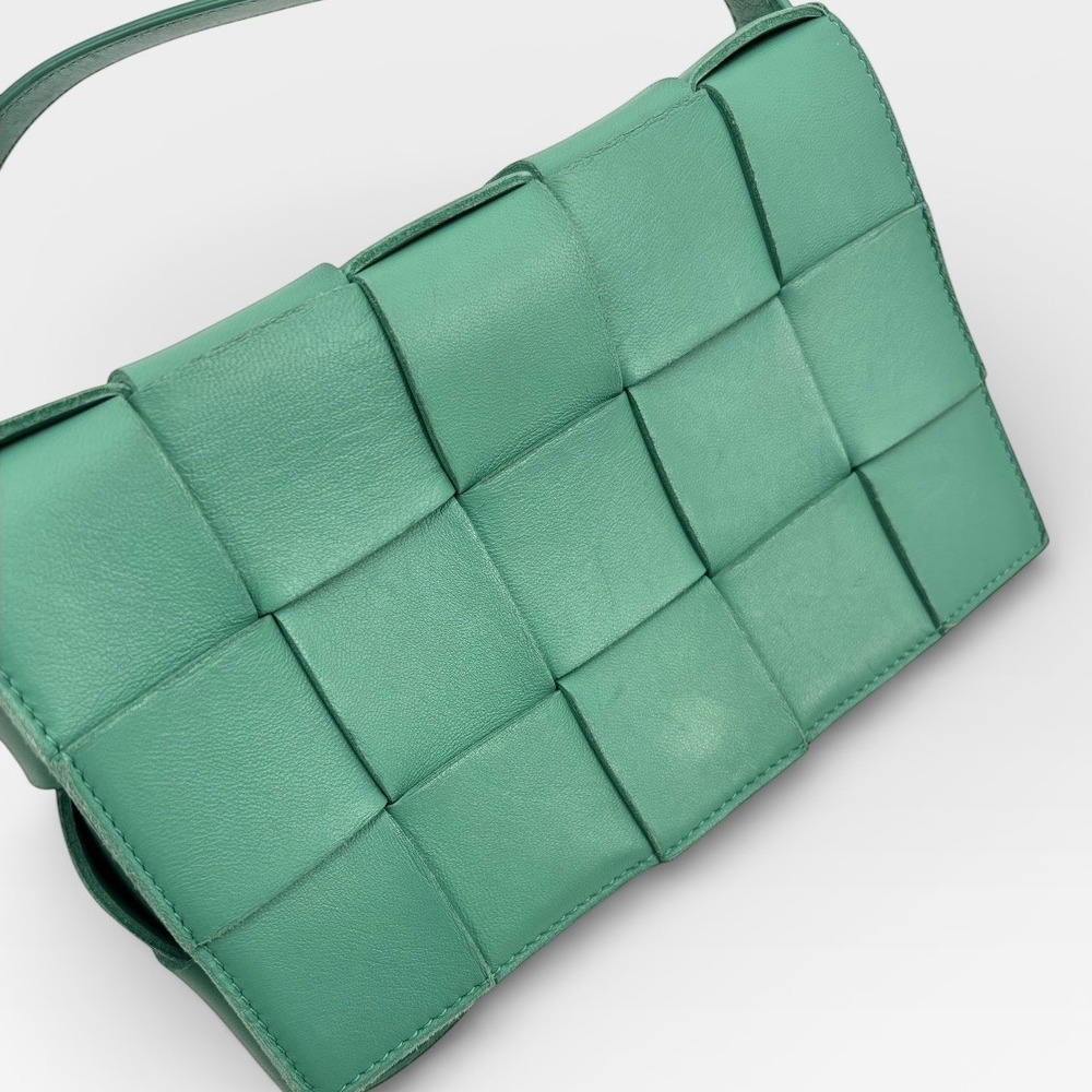 NEW Bottega‎ Veneta Cassette Bag in Mermaid/Gold Leather Crossbody - Picture 16 of 16